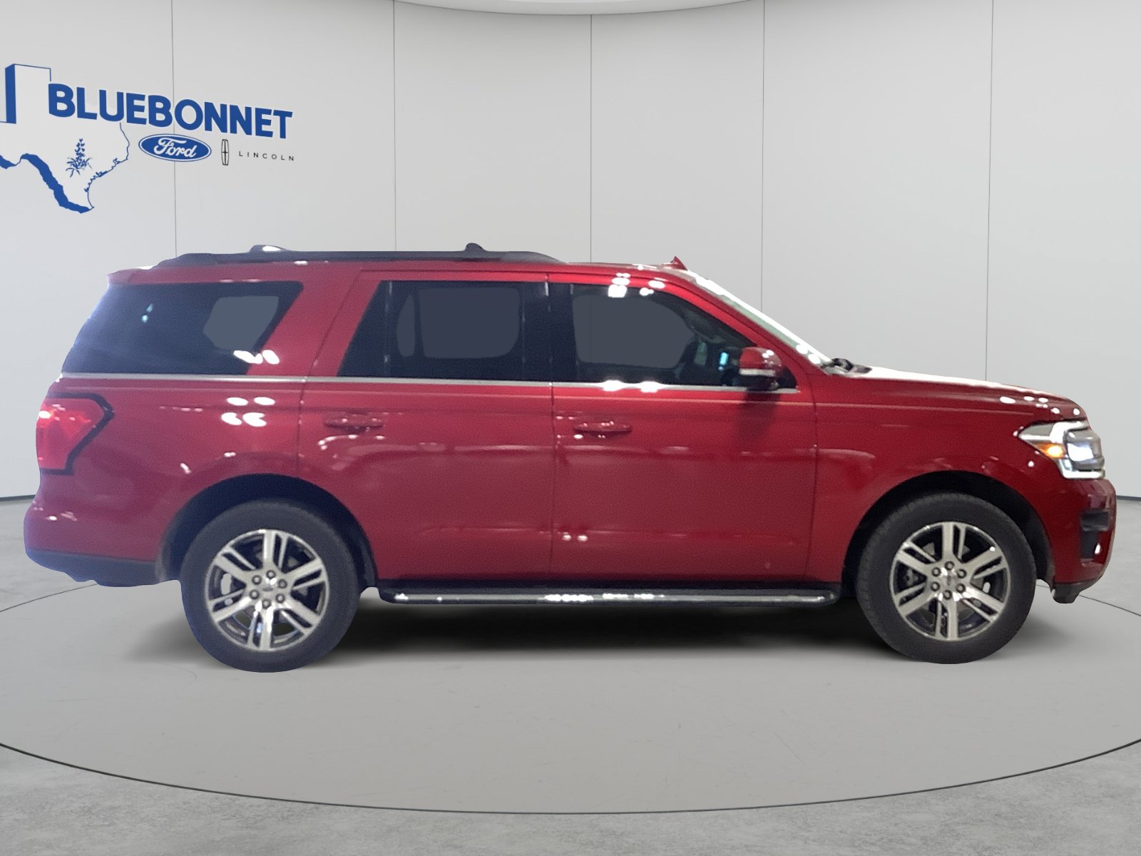 Certified 2022 Ford Expedition XLT RWD image 3