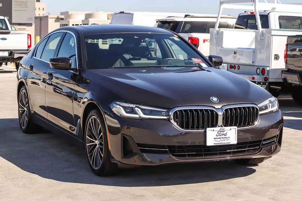 Used 2023 BMW 530e w/ Premium Package RWD image 3