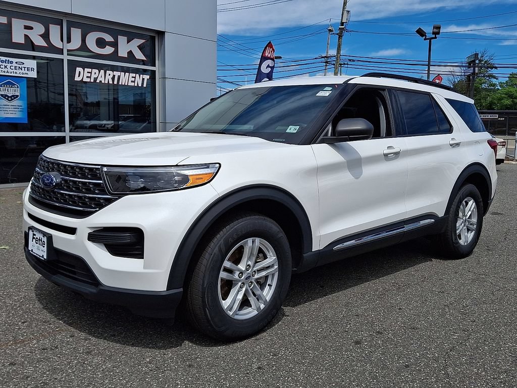 Certified 2024 Ford Explorer XLT AWD/4WD image 1
