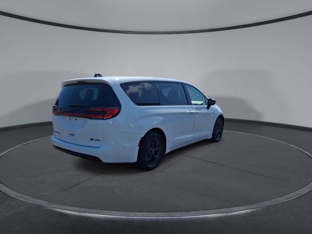 Used 2024 Chrysler Pacifica Limited FWD image 8