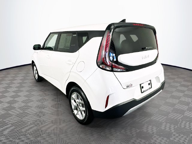 Used 2025 Kia Soul LX w/ LX Technology Package FWD image 10