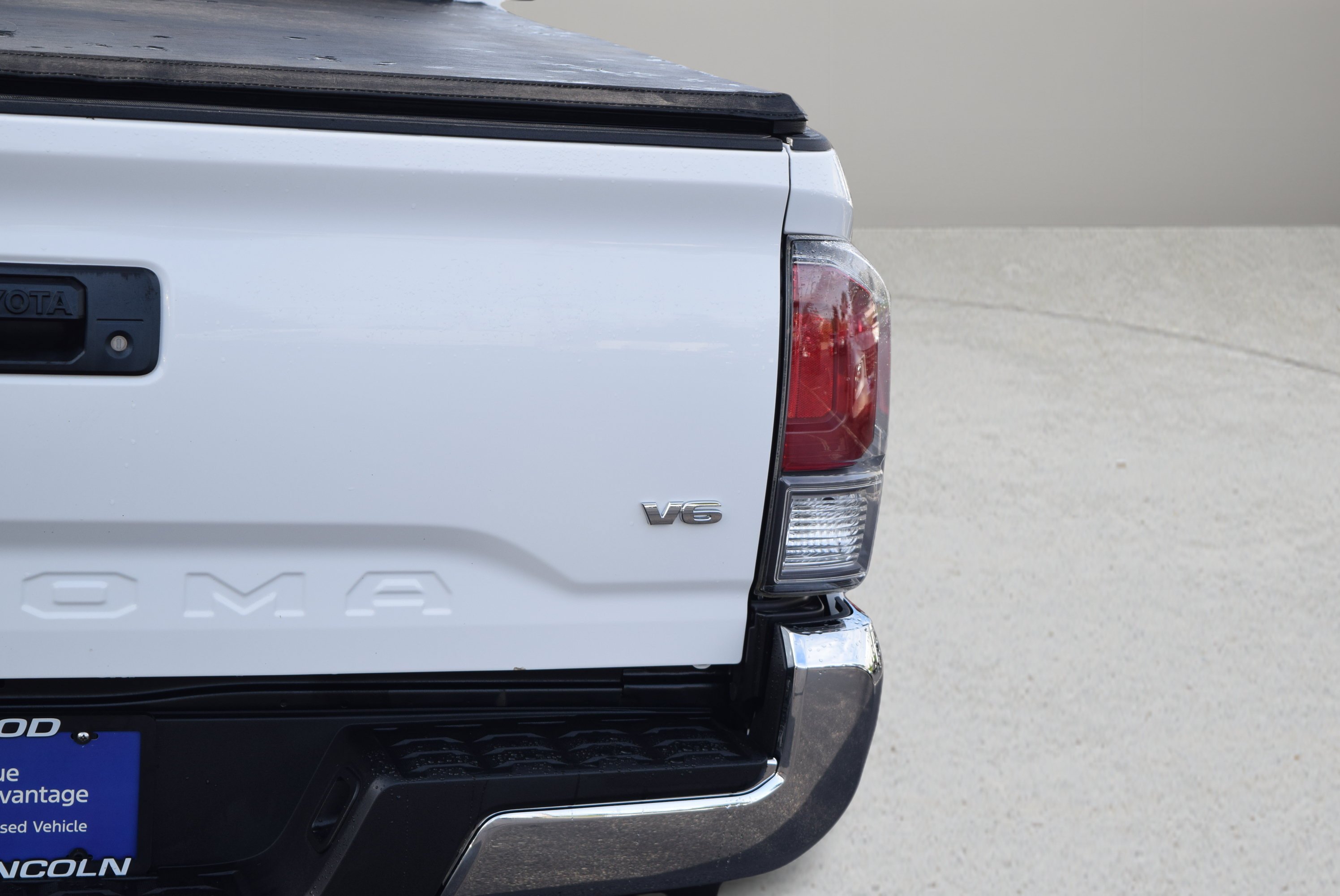 Used 2022 Toyota Tacoma TRD Off-Road AWD/4WD image 6