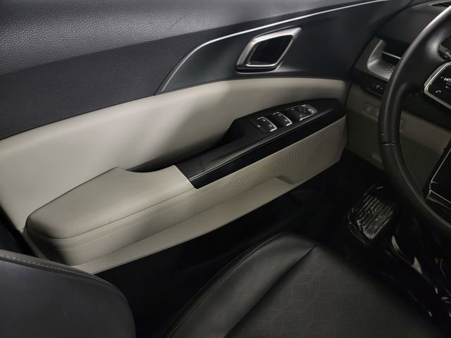 Used 2023 Kia Carnival LX FWD image 30