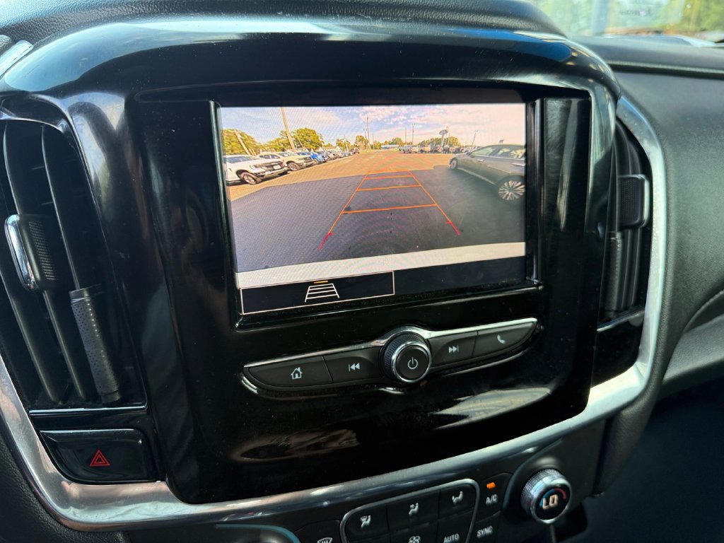Used 2023 Chevrolet Traverse LT FWD image 19