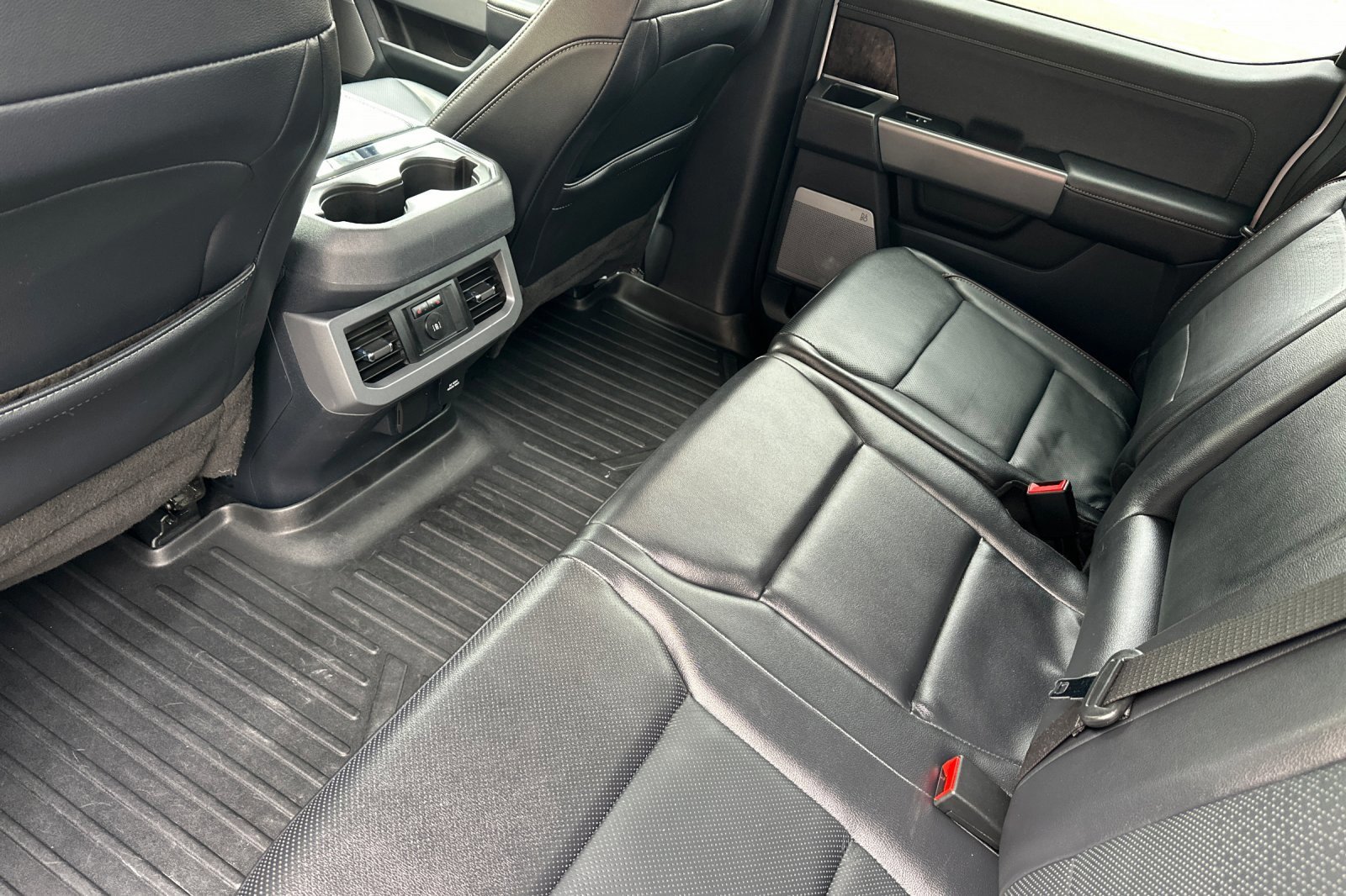 Certified 2023 Ford F250 Lariat w/ FX4 Off-Road Package image 14