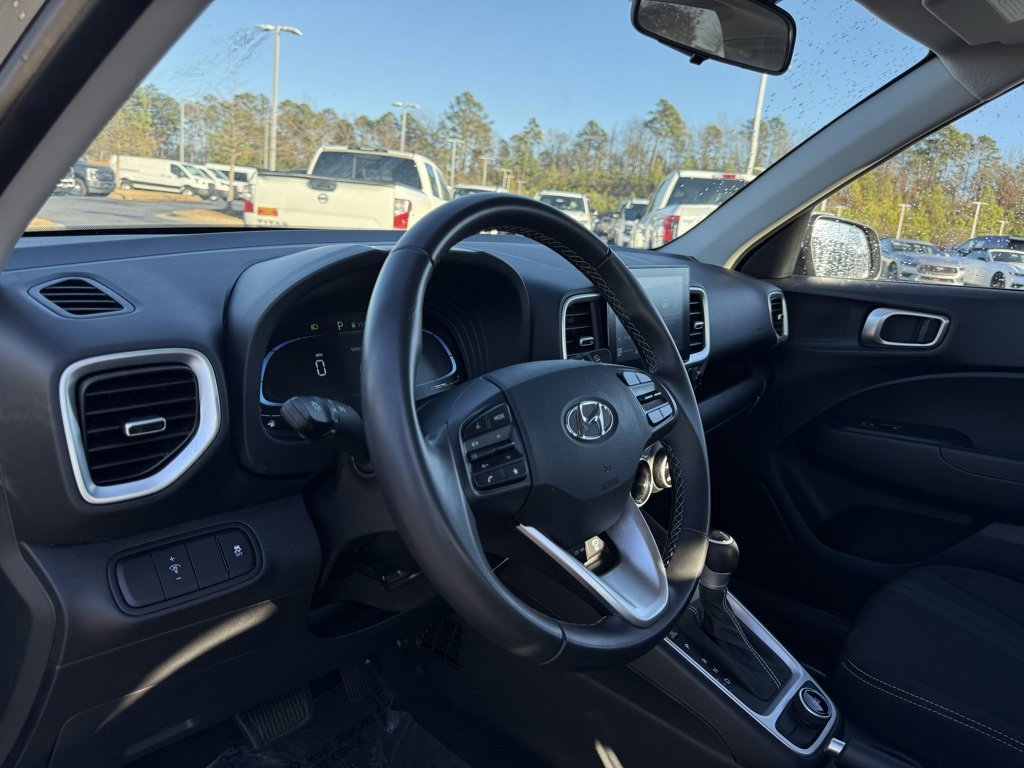 Used 2025 Hyundai Venue SEL image 10