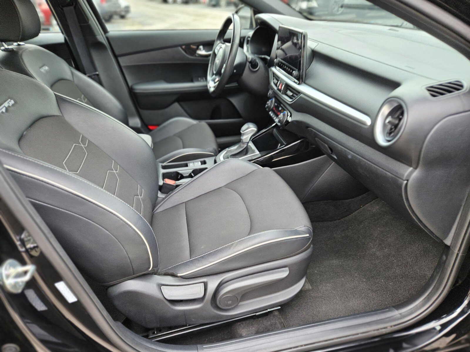 Used 2024 Kia Forte GT-Line image 12