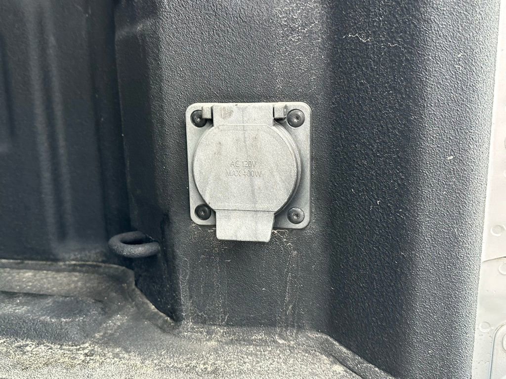 Used 2022 Chevrolet Silverado 1500 High Country w/ Technology Package image 18