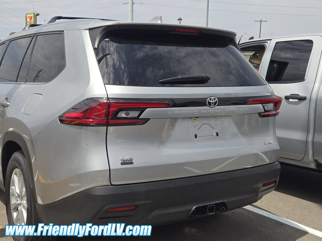 Used 2026 Toyota Grand Highlander AWD image 4