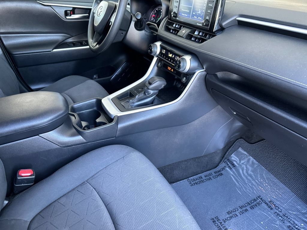 Used 2021 Toyota RAV4 XLE w/ Carpet Mat Package (TMS) FWD image 15