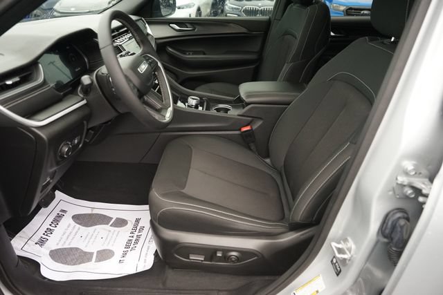 Used 2025 Jeep Grand Cherokee L Laredo w/ Luxury Tech Group I AWD/4WD image 9
