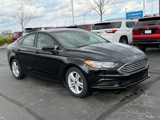 Certified 2018 Ford Fusion SE w/ Fusion SE Technology Package FWD image 2