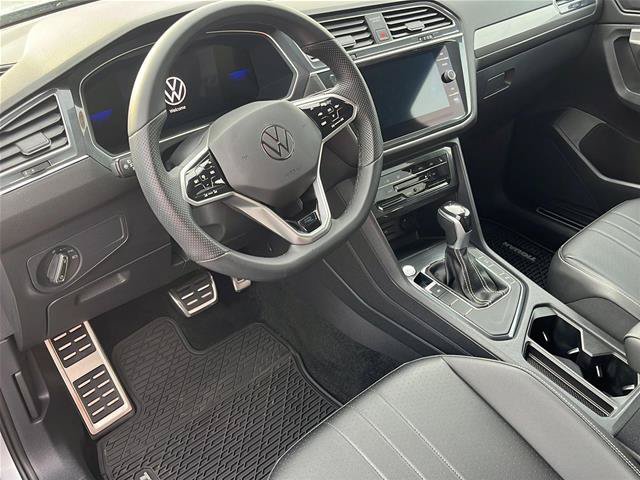 Used 2023 Volkswagen Tiguan SE R-Line FWD image 9