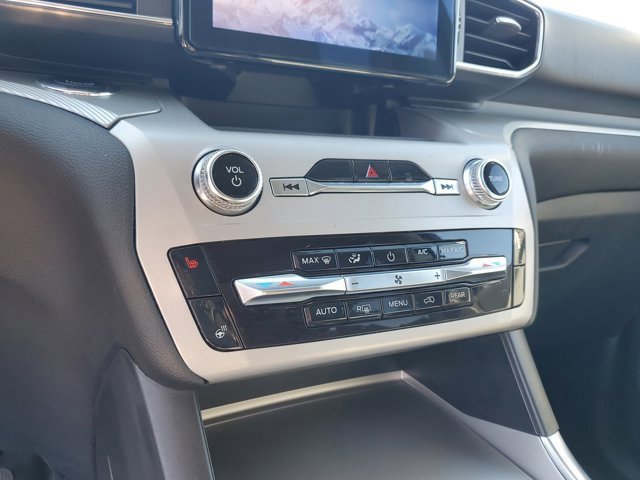 Certified 2022 Ford Explorer XLT w/ Equipment Group 202A image 24