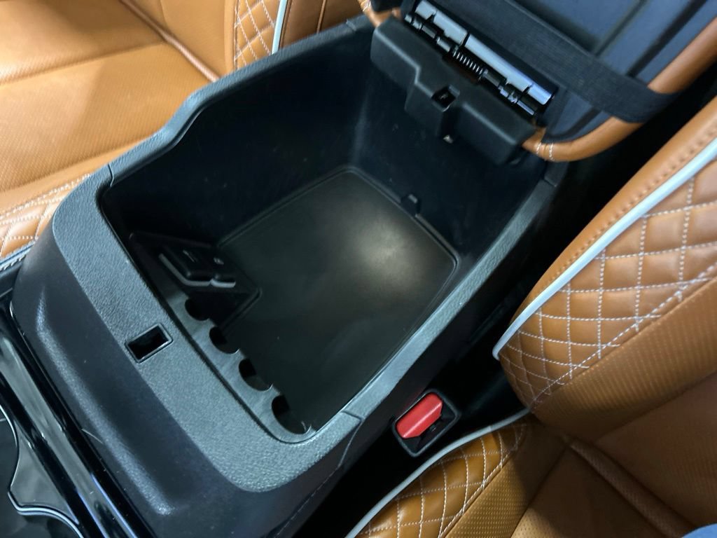 Used 2024 Chrysler Pacifica Pinnacle w/ Trailer Tow Group AWD/4WD image 27