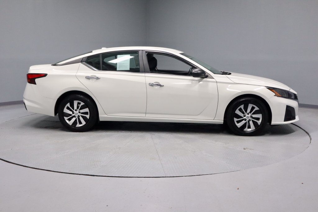 Used 2025 Nissan Altima 2.5 S FWD image 11