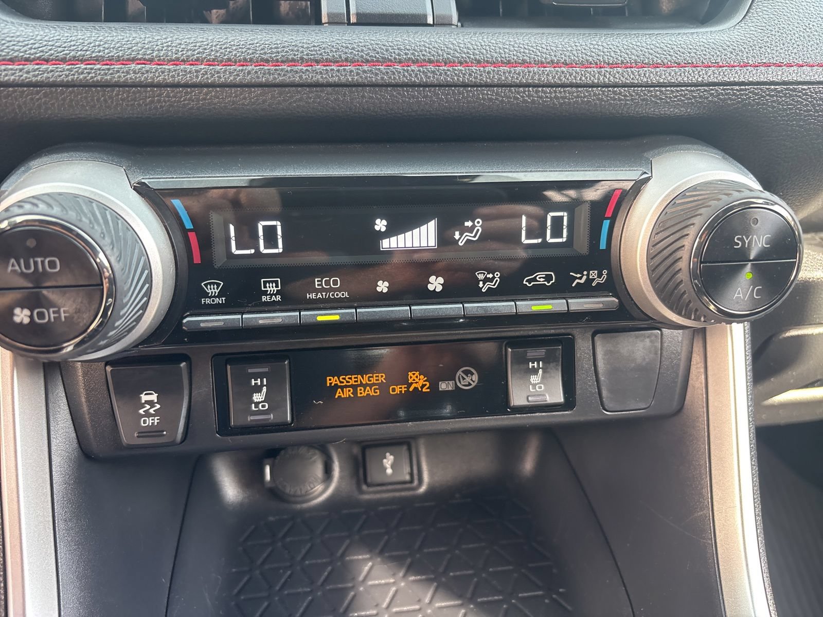 Used 2022 Toyota RAV4 SE AWD/4WD image 24