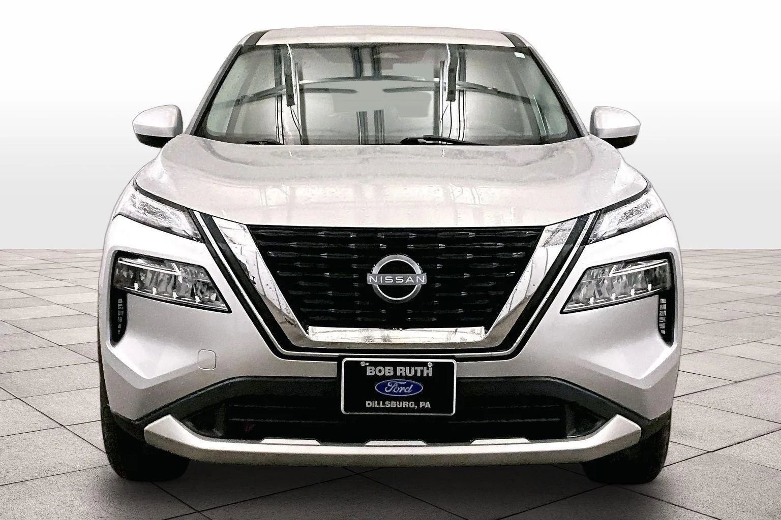 Used 2023 Nissan Rogue SV image 3