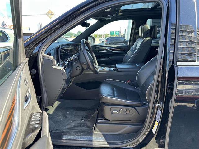 Used 2024 Cadillac Escalade Premium Luxury AWD/4WD image 15