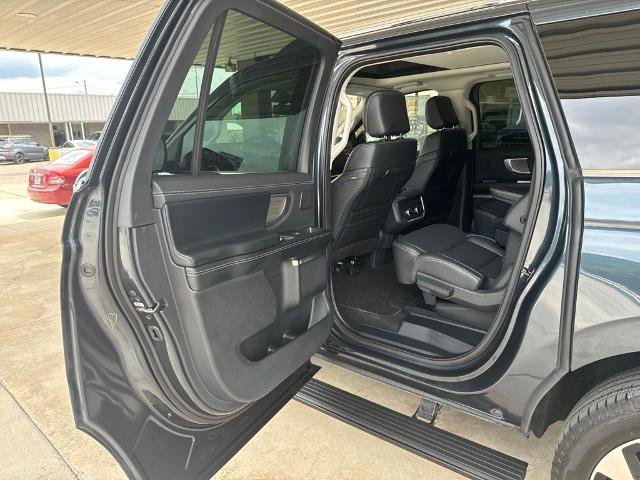 Certified 2025 Ford Expedition Max Platinum w/ Driver's Package AWD/4WD image 18