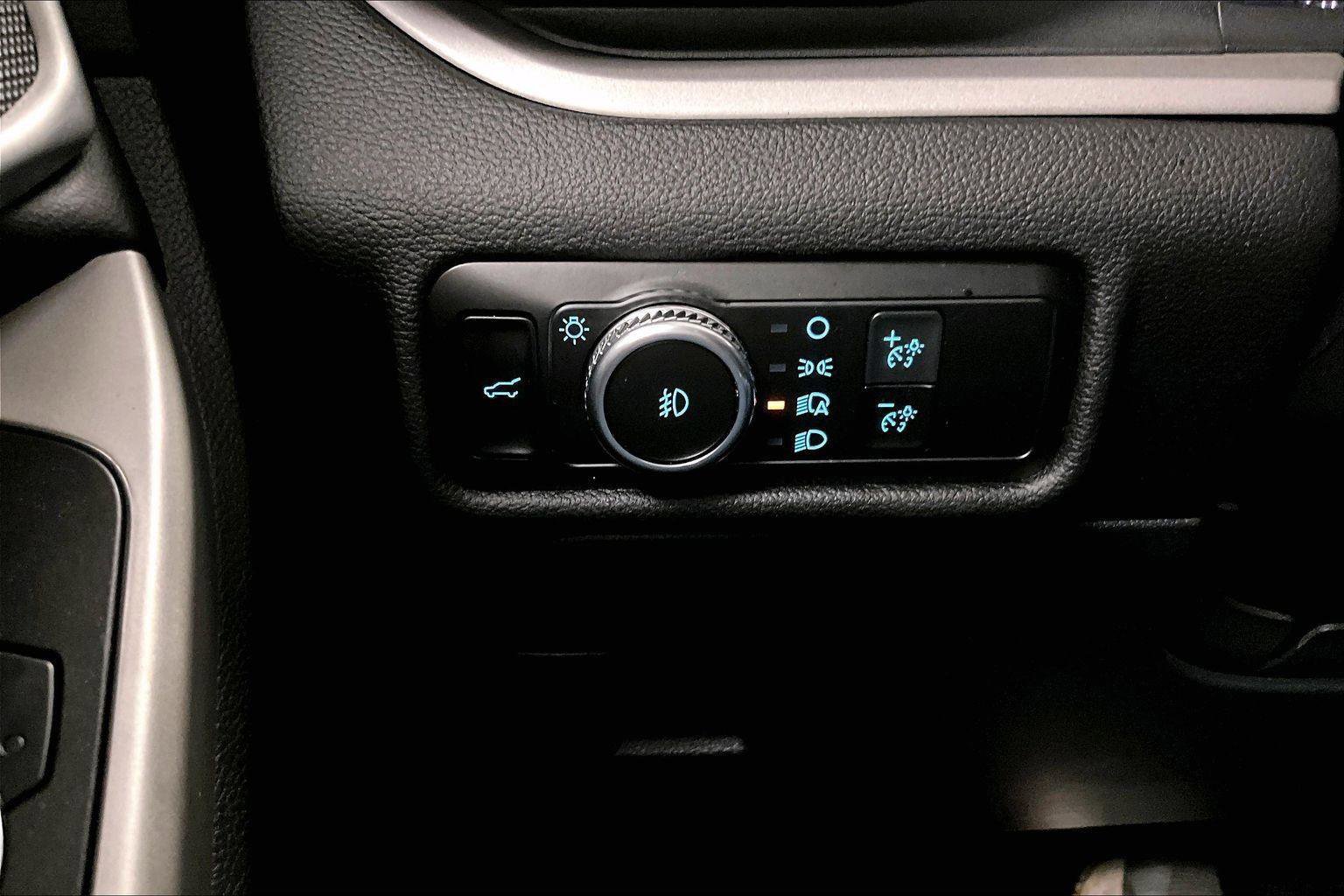 Certified 2022 Ford Explorer XLT w/ Equipment Group 202A image 31