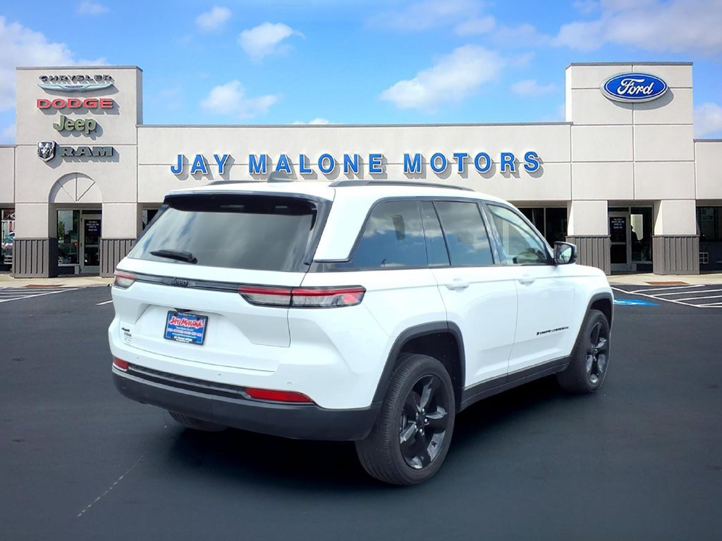 Used 2023 Jeep Grand Cherokee Altitude AWD/4WD image 3