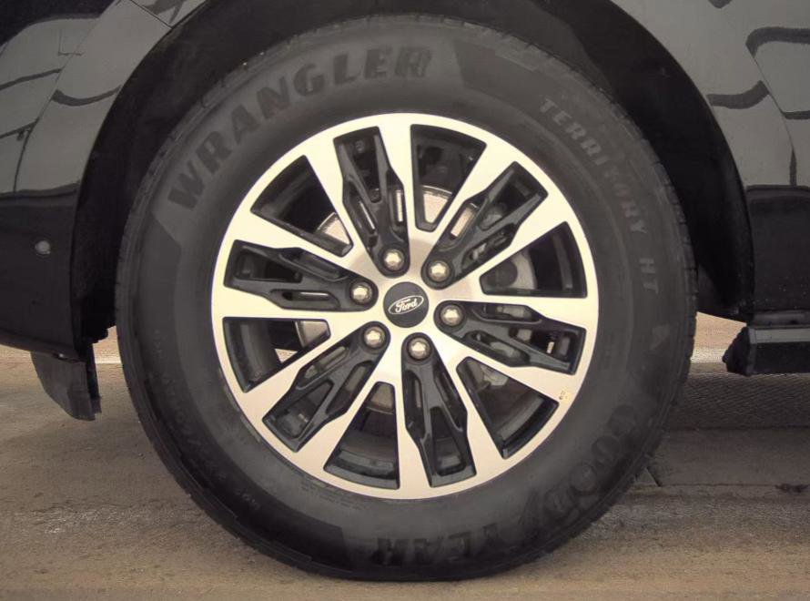 Certified 2025 Ford Expedition Max Platinum image 11