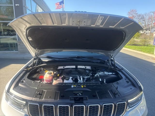 Used 2023 Jeep Grand Cherokee Overland AWD/4WD image 17