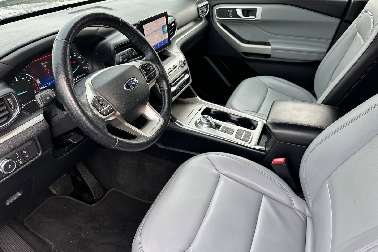 Certified 2021 Ford Explorer XLT w/ Equipment Group 202A image 10