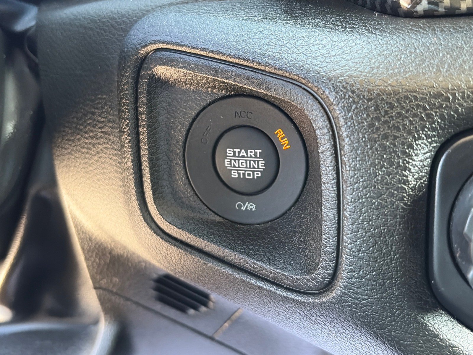 Used 2024 Jeep Wrangler Unlimited Sport AWD/4WD image 14