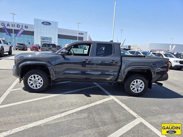 Used 2024 Toyota Tacoma SR w/ SR Upgrade Package AWD/4WD image 4