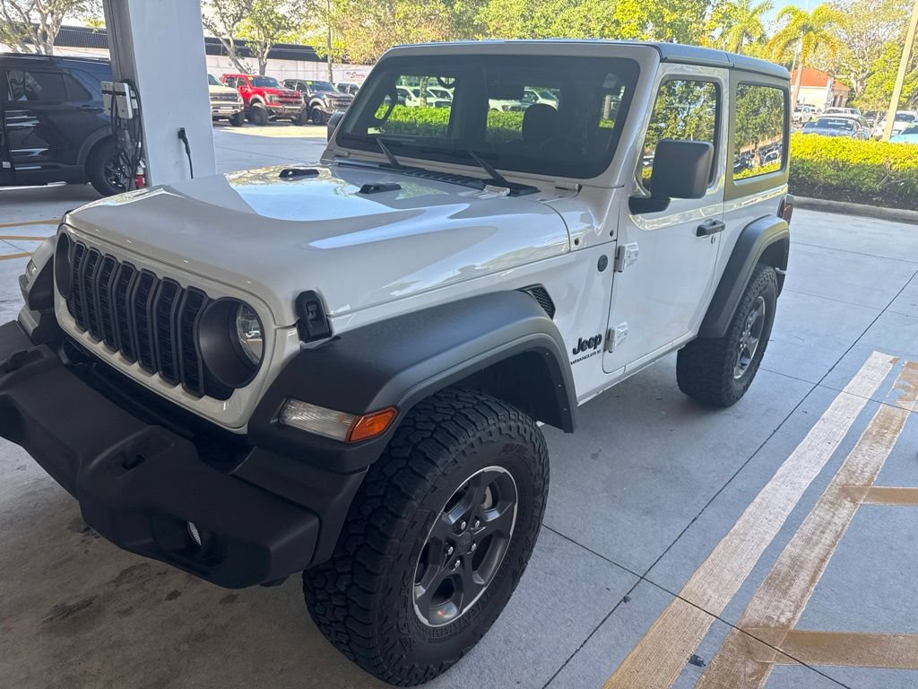 Used 2025 Jeep Wrangler Sport AWD/4WD image 2