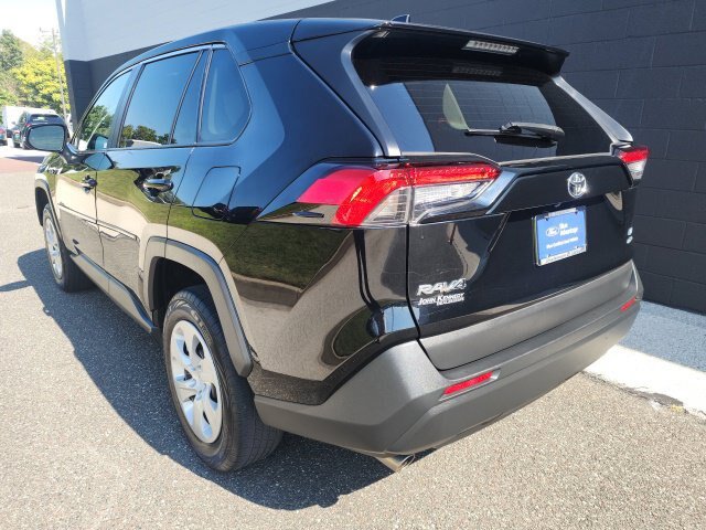 Used 2022 Toyota RAV4 LE AWD/4WD image 4