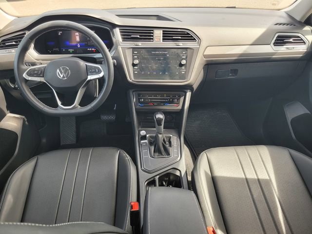 Used 2023 Volkswagen Tiguan SE w/ Panoramic Sunroof Package FWD image 14