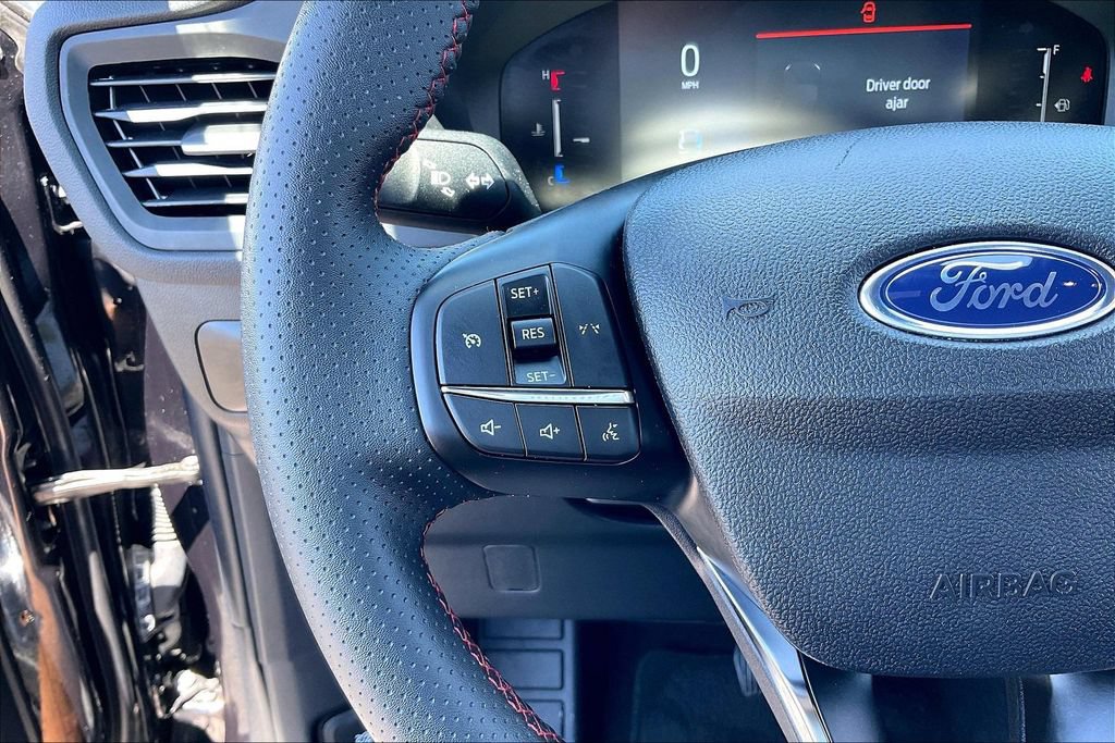 Certified 2025 Ford Escape ST-Line AWD/4WD image 17