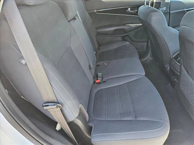 Used 2019 Kia Sorento L FWD image 19