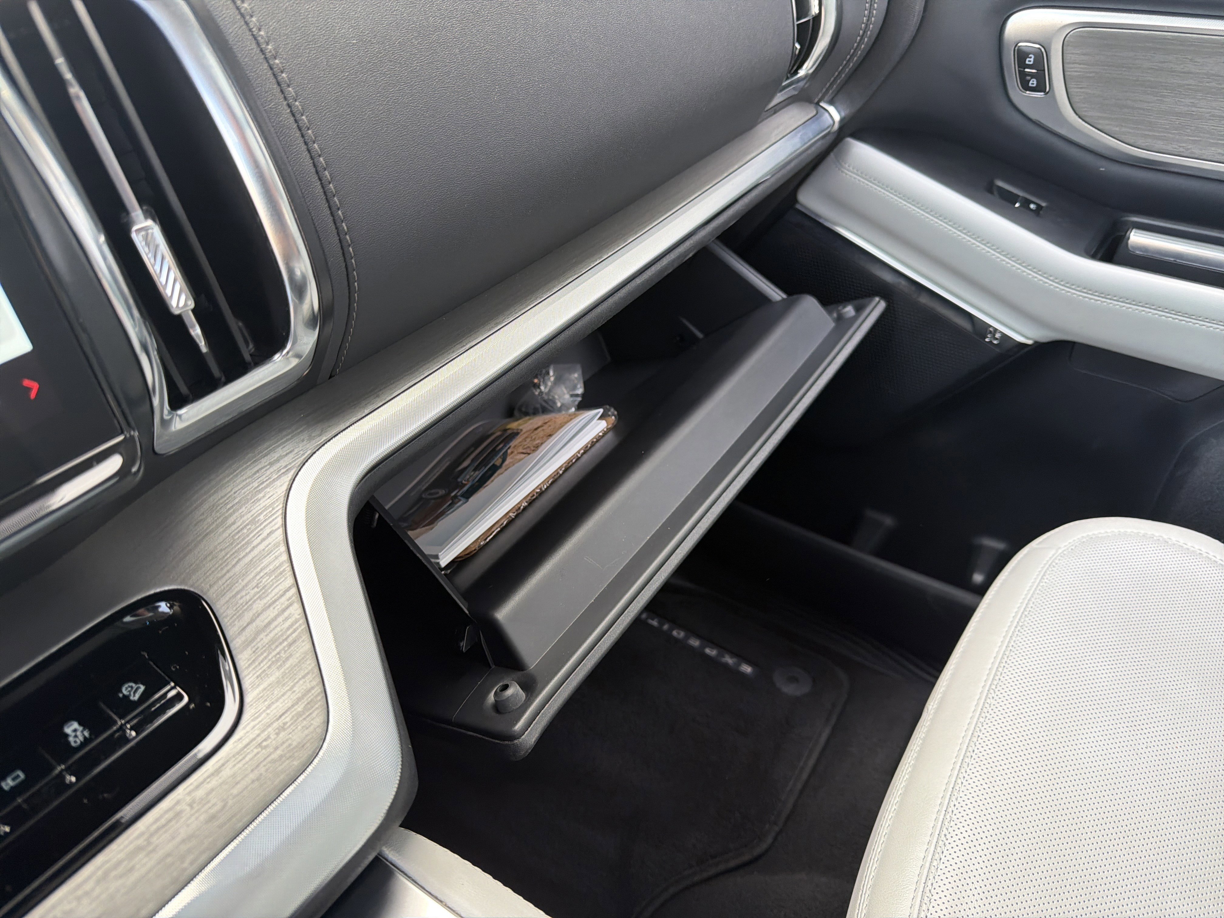 Certified 2025 Ford Expedition Platinum w/ Driver's Package image 61