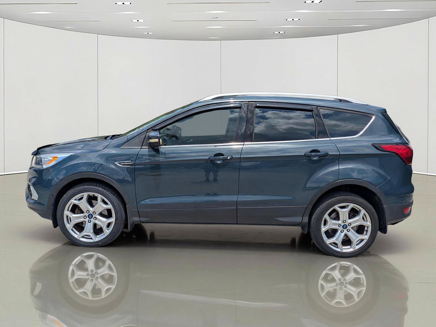 Certified 2019 Ford Escape Titanium AWD/4WD image 9