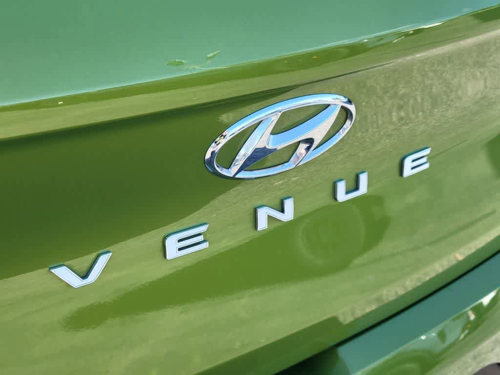 Used 2023 Hyundai Venue SEL FWD image 5