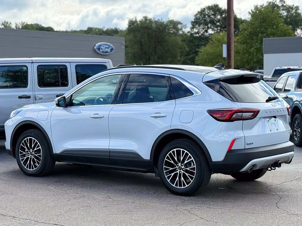 Certified 2026 Ford Escape SE w/ Class II Trailer Tow Package FWD image 36