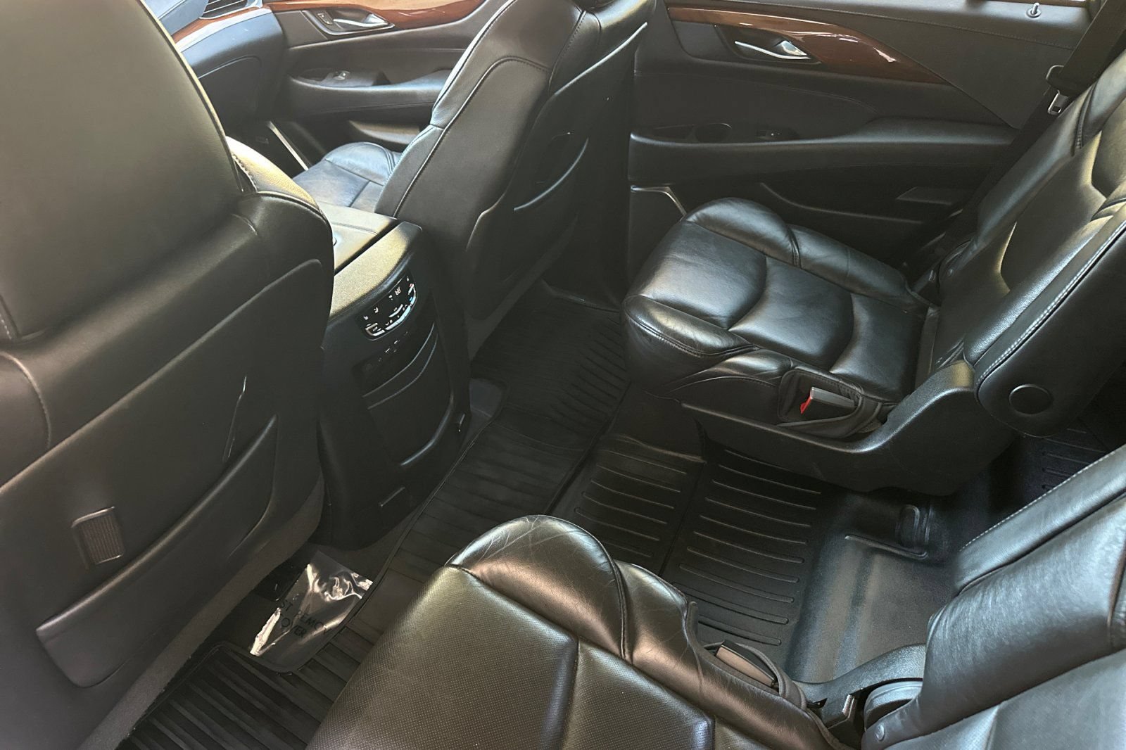 Used 2018 Cadillac Escalade Premium Luxury AWD/4WD image 14