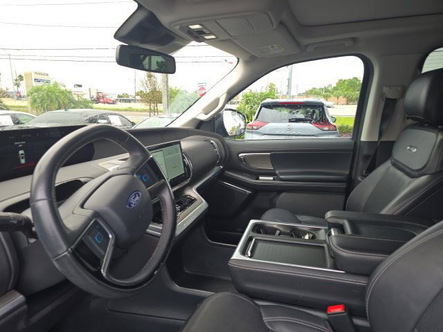 Certified 2025 Ford Expedition Platinum AWD/4WD image 9