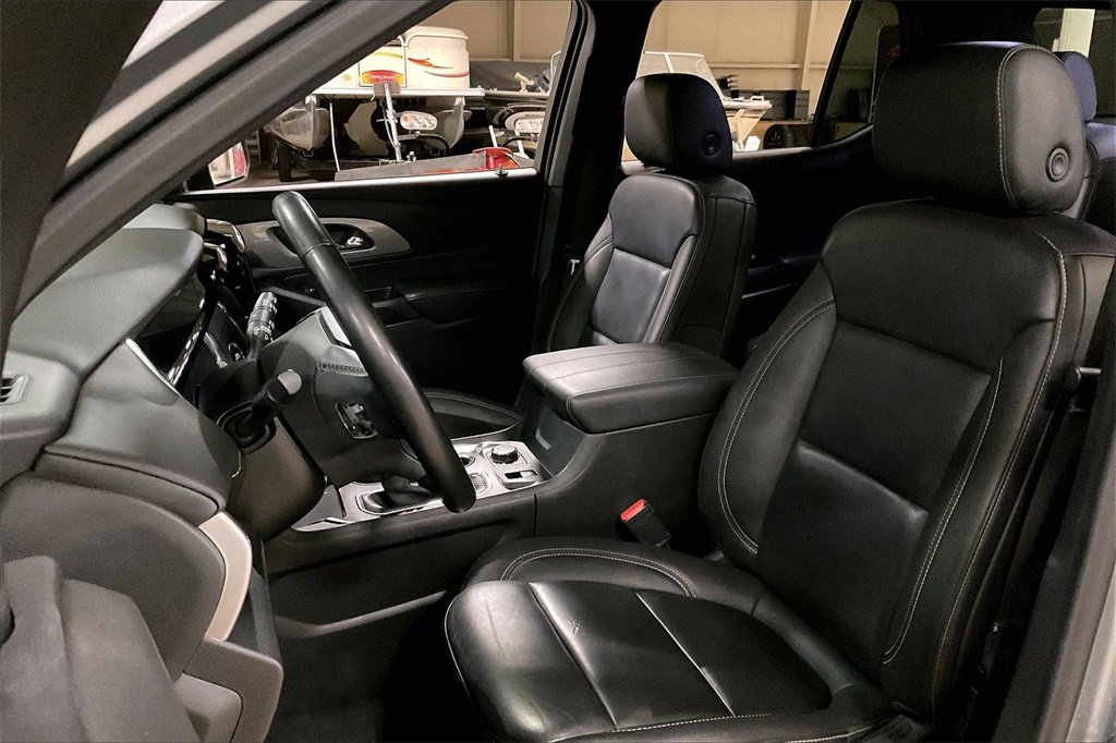 Used 2023 Chevrolet Traverse LT w/ LT Premium Package image 23