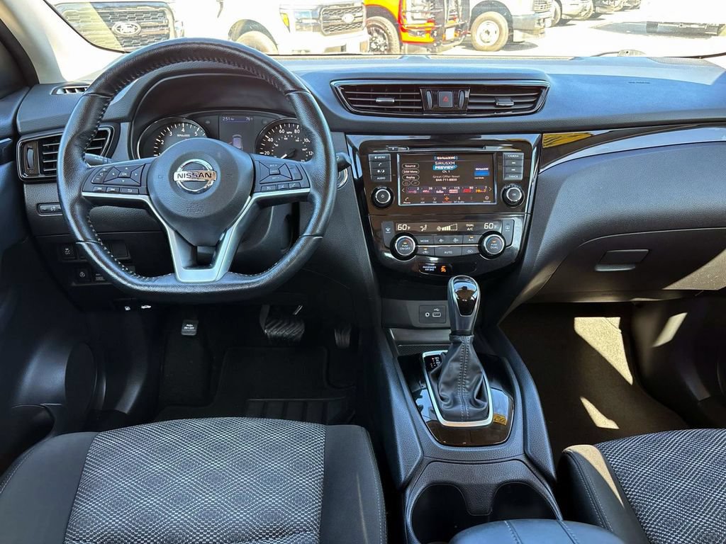 Used 2021 Nissan Rogue Sport SV AWD/4WD image 11
