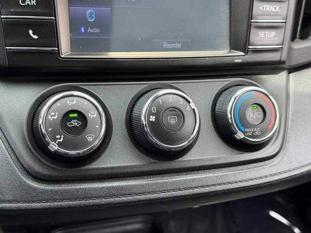 Used 2018 Toyota RAV4 LE FWD image 18