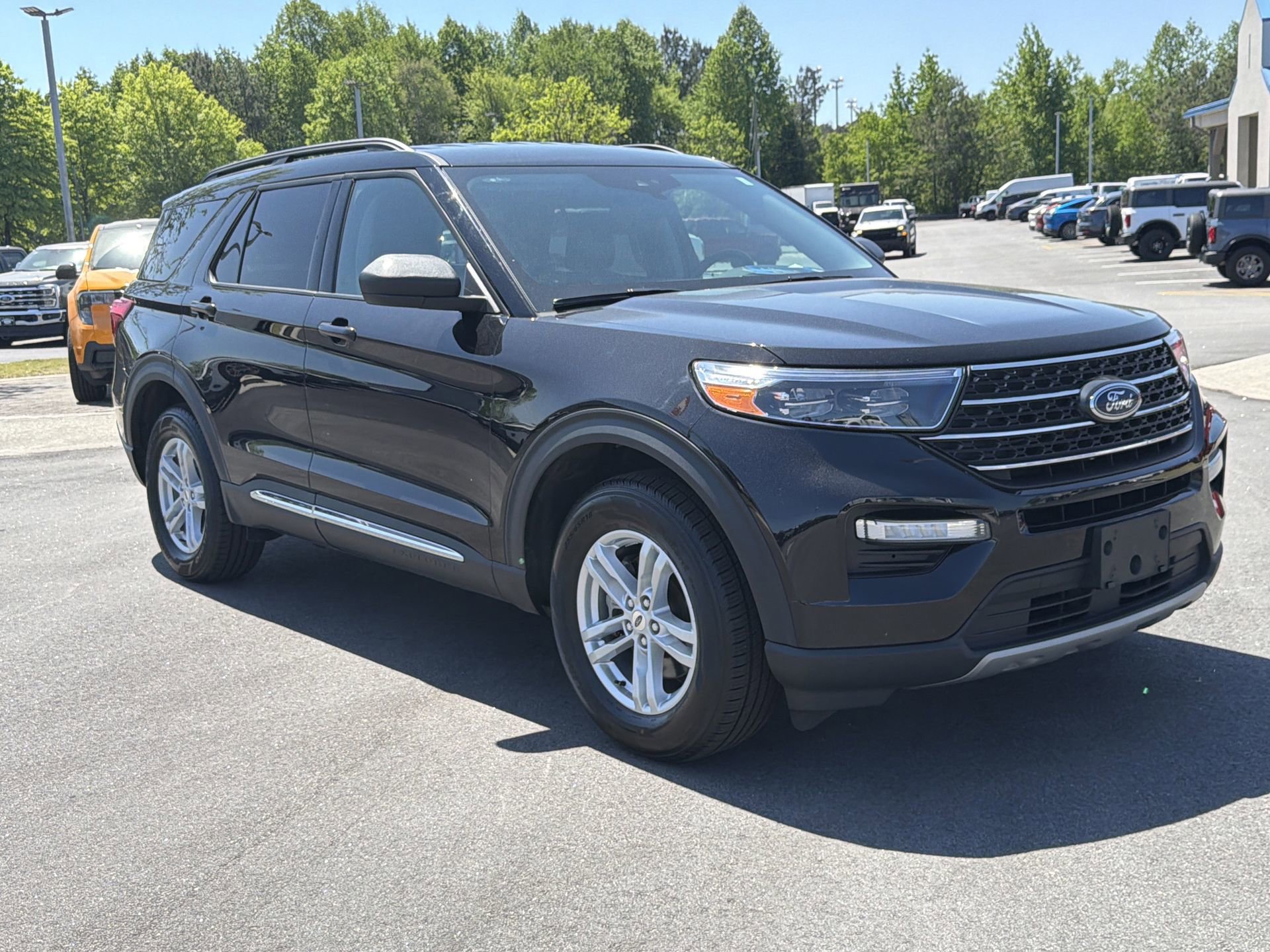 Certified 2024 Ford Explorer XLT w/ Equipment Group 202A AWD/4WD image 30