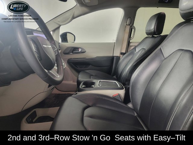 Used 2024 Chrysler Pacifica Touring-L FWD image 13