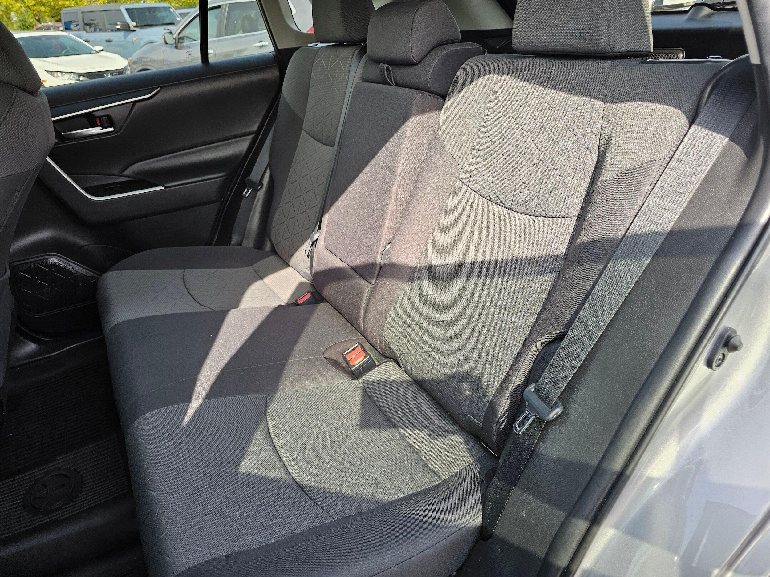 Used 2021 Toyota RAV4 XLE AWD/4WD image 19