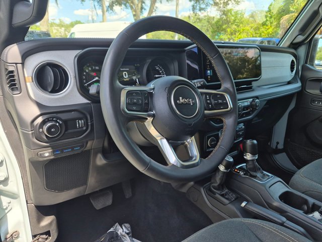 Used 2024 Jeep Wrangler Unlimited Sahara AWD/4WD image 10