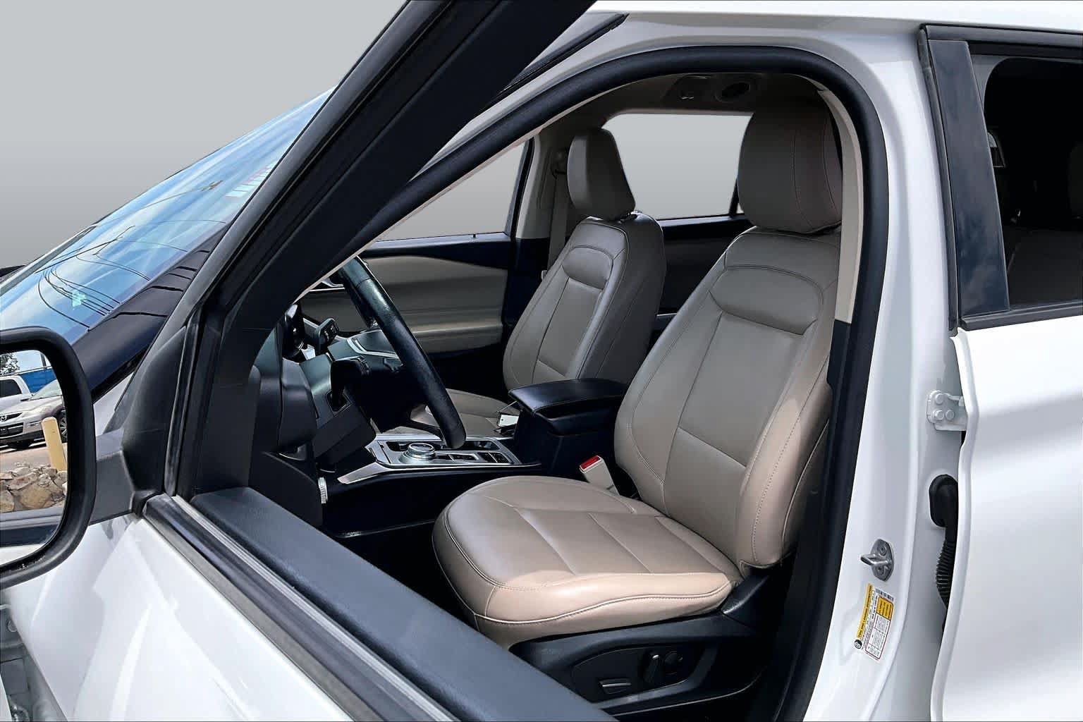 Certified 2022 Ford Explorer XLT w/ Equipment Group 202A RWD image 8
